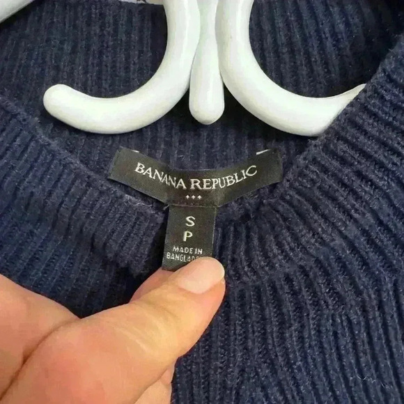 Banana  Republic sweater - Picture 2 of 7